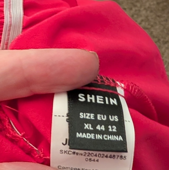 ⭐3/$21⭐SHEIN Asymmetrical Ruffled Sleeveless Blouse - Picture 4 of 4